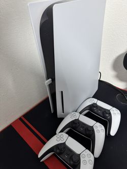 Ps5 Disc edition + 3 controllers