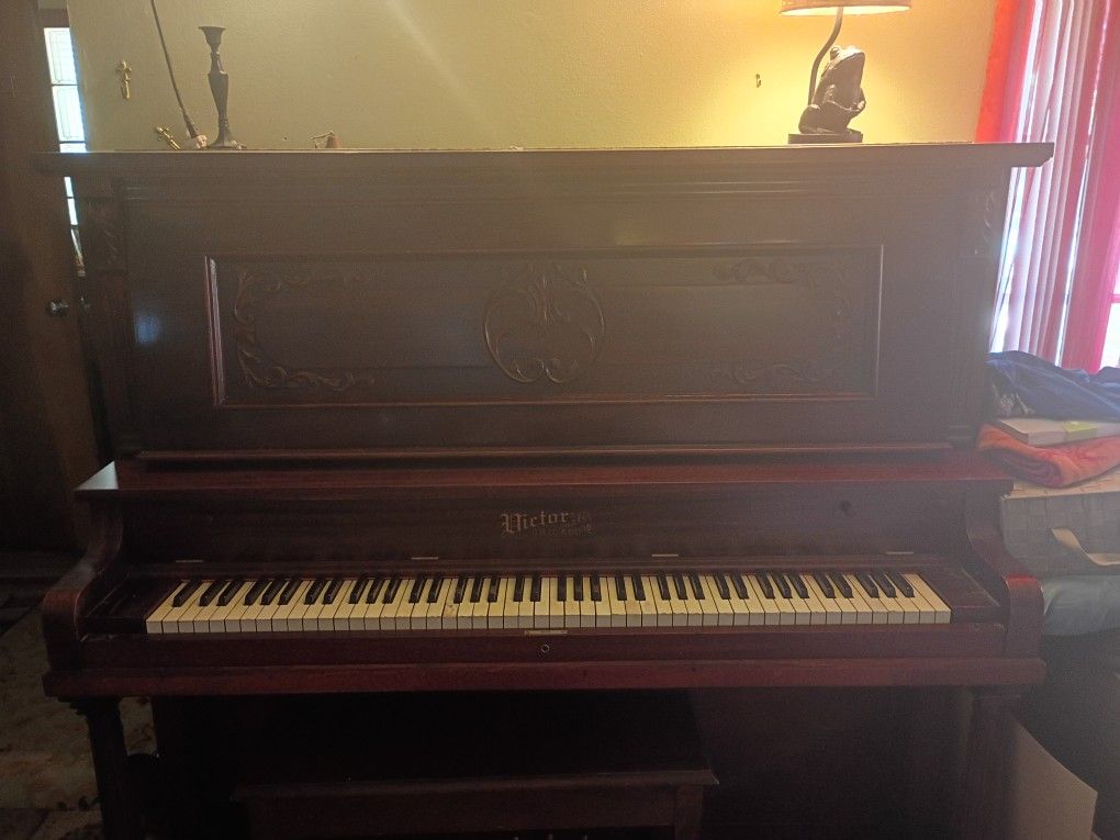 Piano (Standing Upright)