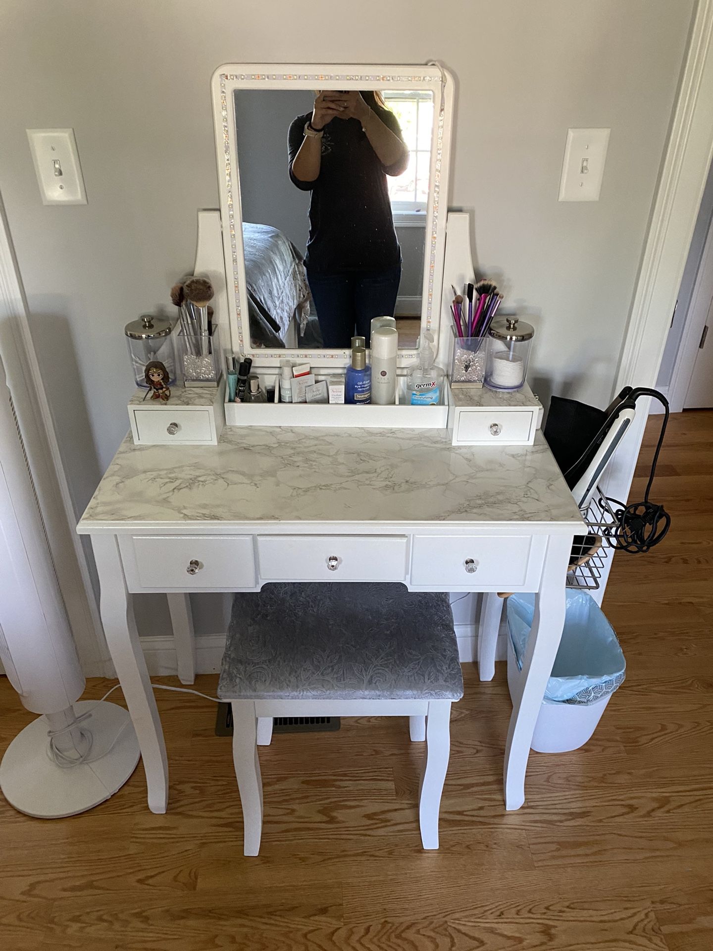 Makeup Vanity With LED Lights