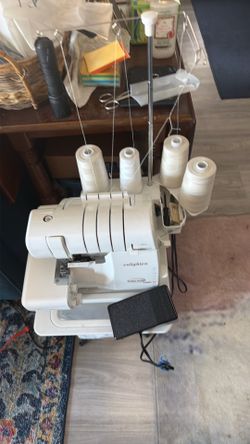Serger BABY LOCK $980. OBO.