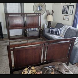 🥰BEAUTIFUL-ELEGANT-QUEEN SIZE BEDROOM SET: BED FRAME, CHEST, NIGHTSTAND 🥰