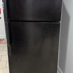 Refrigerator Top Freezer In Black 