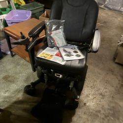 Electric Wheelchair that Raises Up 