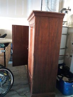 Armoire OR wardrobe