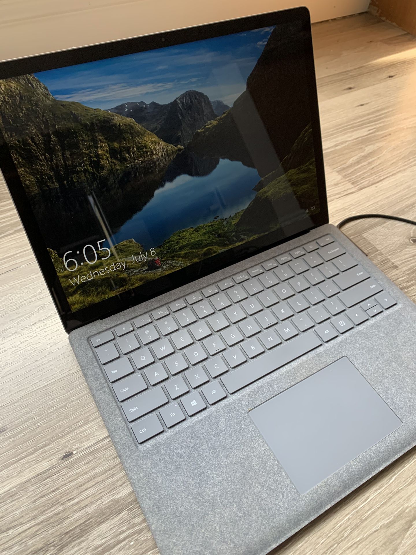 Microsoft Surface Laptop 2 13 in i5 8gb 128gb