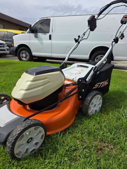 STIHL Battery-Powered self propelled Lawn Mower