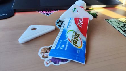 Toothpaste Squeezer