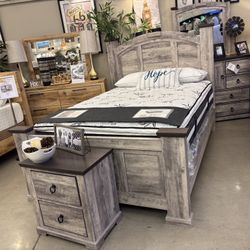 Beautiful Queen Bed Set