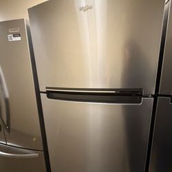 18 cu. ft. Top Freezer Refrigerator in Fingerprint Resistant Metallic Steel