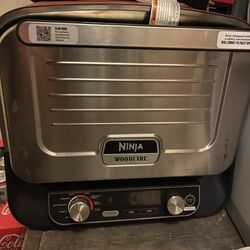 Ninja Woodfire Outdoor Pizza Oven, 8-in-1 Portable Electric Roaster Oven