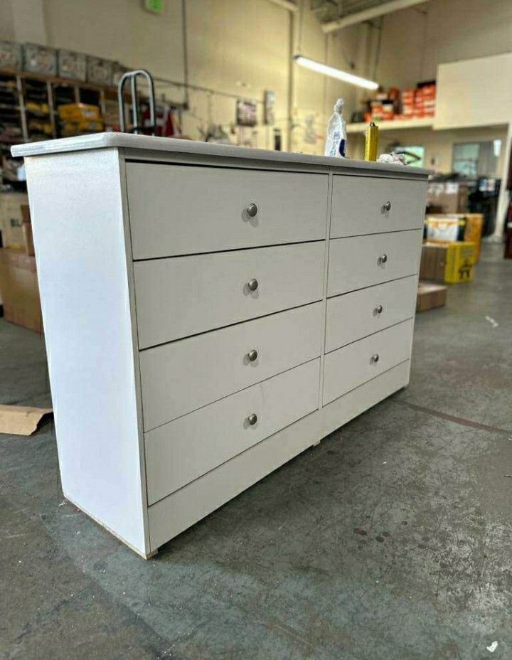 8 DRAWER DRESSER