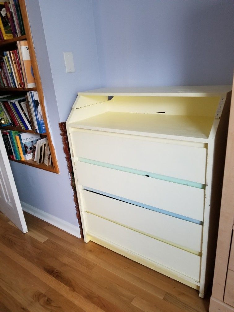 Children Dresser With Changing Table