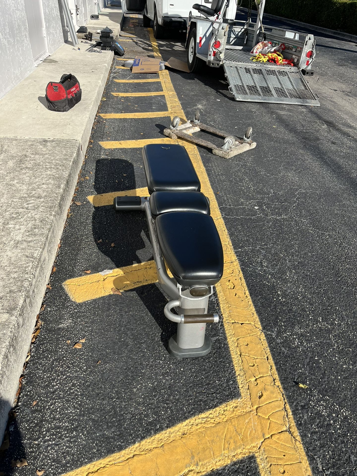 Life Fitness Weight Bench