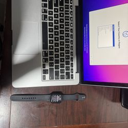 MacBook Pro & Apple Watch She 