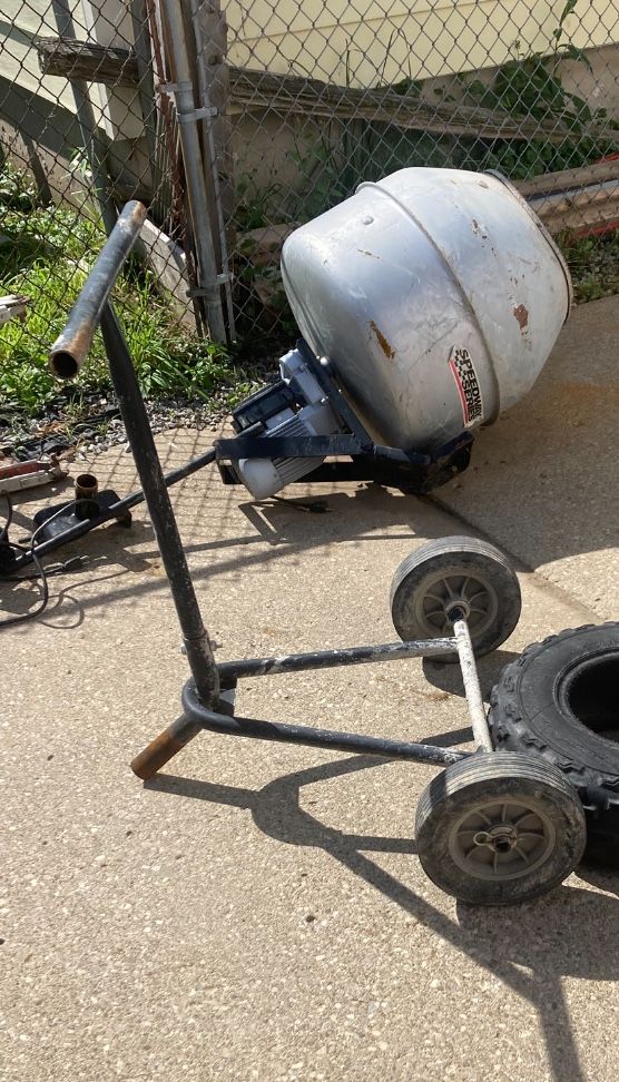 CONCRETE MIXER WITH STAND
