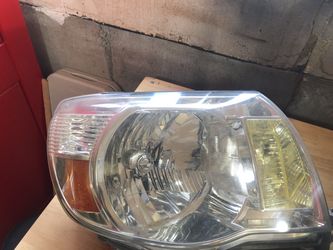 Headlights end fog lights Tacoma 2005-2012 good condition ( original Toyota)