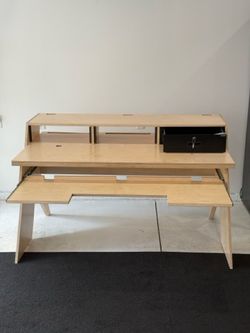 De-Fi Platform Studio Production Desk - Excellent Condition
