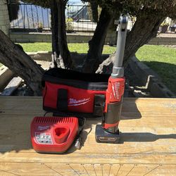 Milwaukee 3/8 ratchet with battery and charger