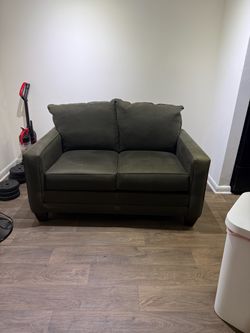 Bassett loveseat