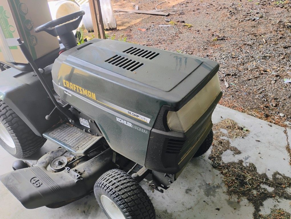 Craftsman Riding Mower. 18.5 HP 6 Speed Runs Good Mower Works Good Front Tires New $225 Double Bagger 