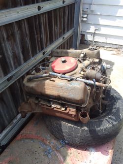 1970s Ford 400 small block engine. Engine is rebuildable
