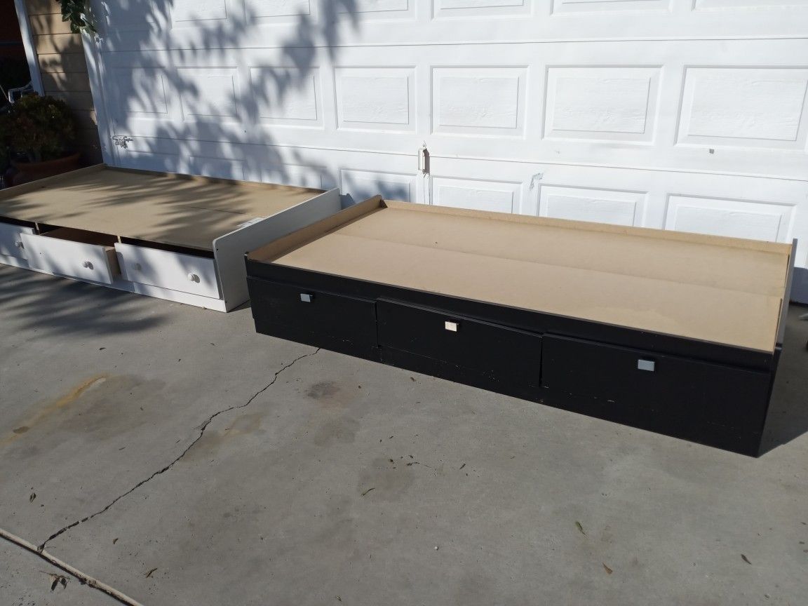 Twin size bed frame with 3 drawers under. $50 for the black $40 for the white...