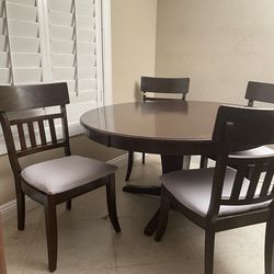 Solid wood dining table set w/ 4 sturdy chairs