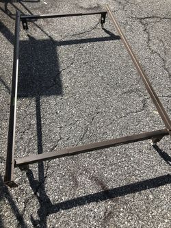 Medal twin bedframe
