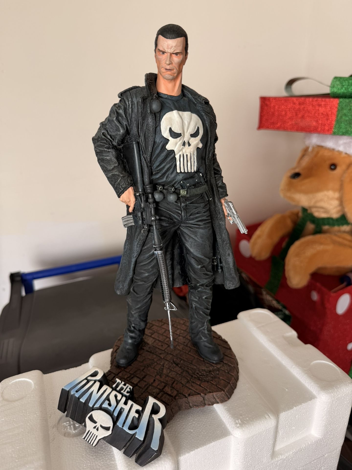 Neca Punisher Statue ( NEW )
