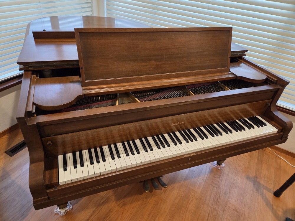 Baldwin Baby Grant Piano