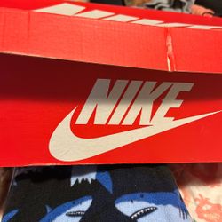 Nike shoes used 2 times. Almost new. Zise 8.5