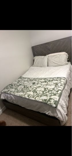 4 Piece Bedroom Set !