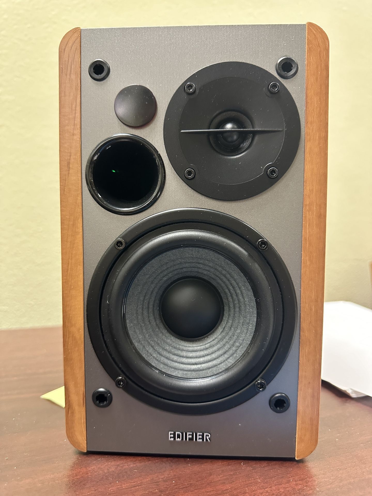 Edifier R1280DB Powered Bluetooth Bookshelf Speakers Optical Input