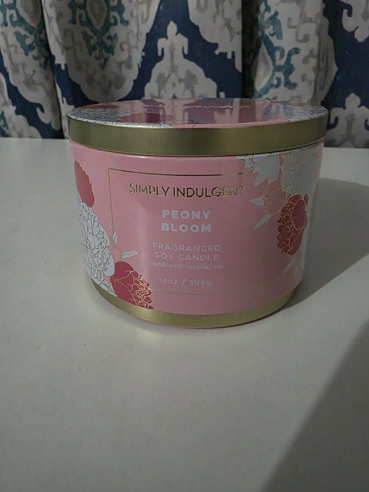 Purely Indulgent Scented Candle