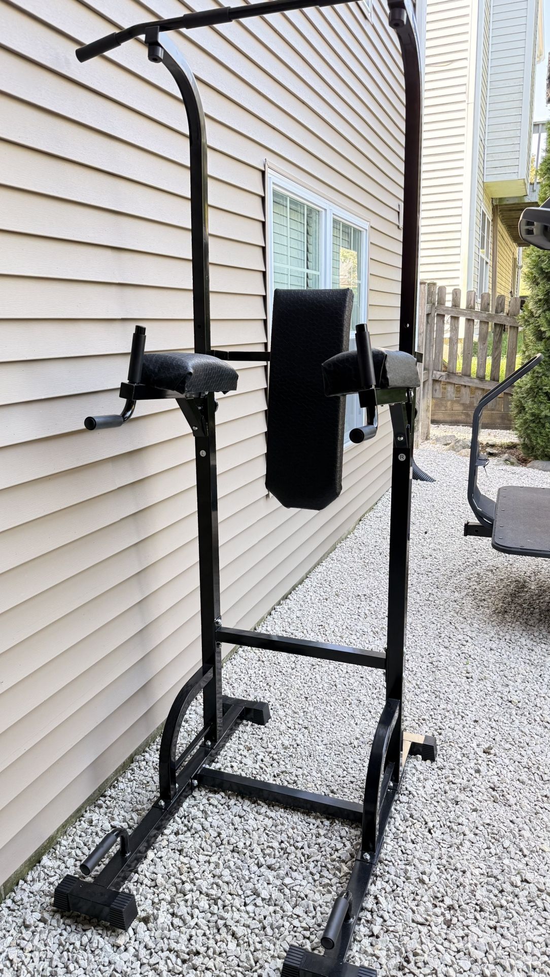 Pull Up Bar Station