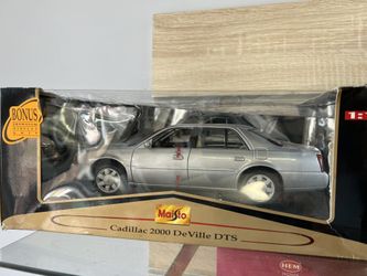 1:18 Collectible  Cadillac 2000 Deville DTS 1:18 Collectibl