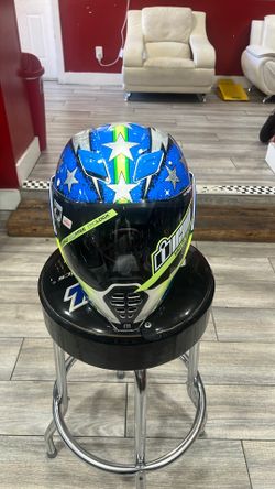 Icon Airflite helmet and visor is fog free and also has a shield locking system(Size medium)