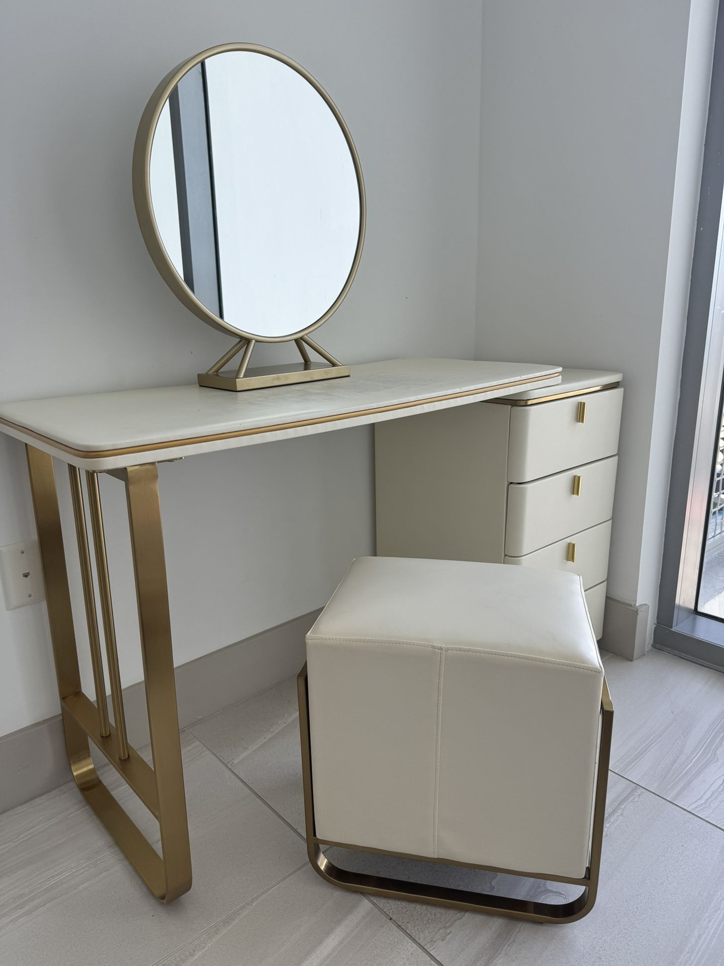 Make Up Vanity 