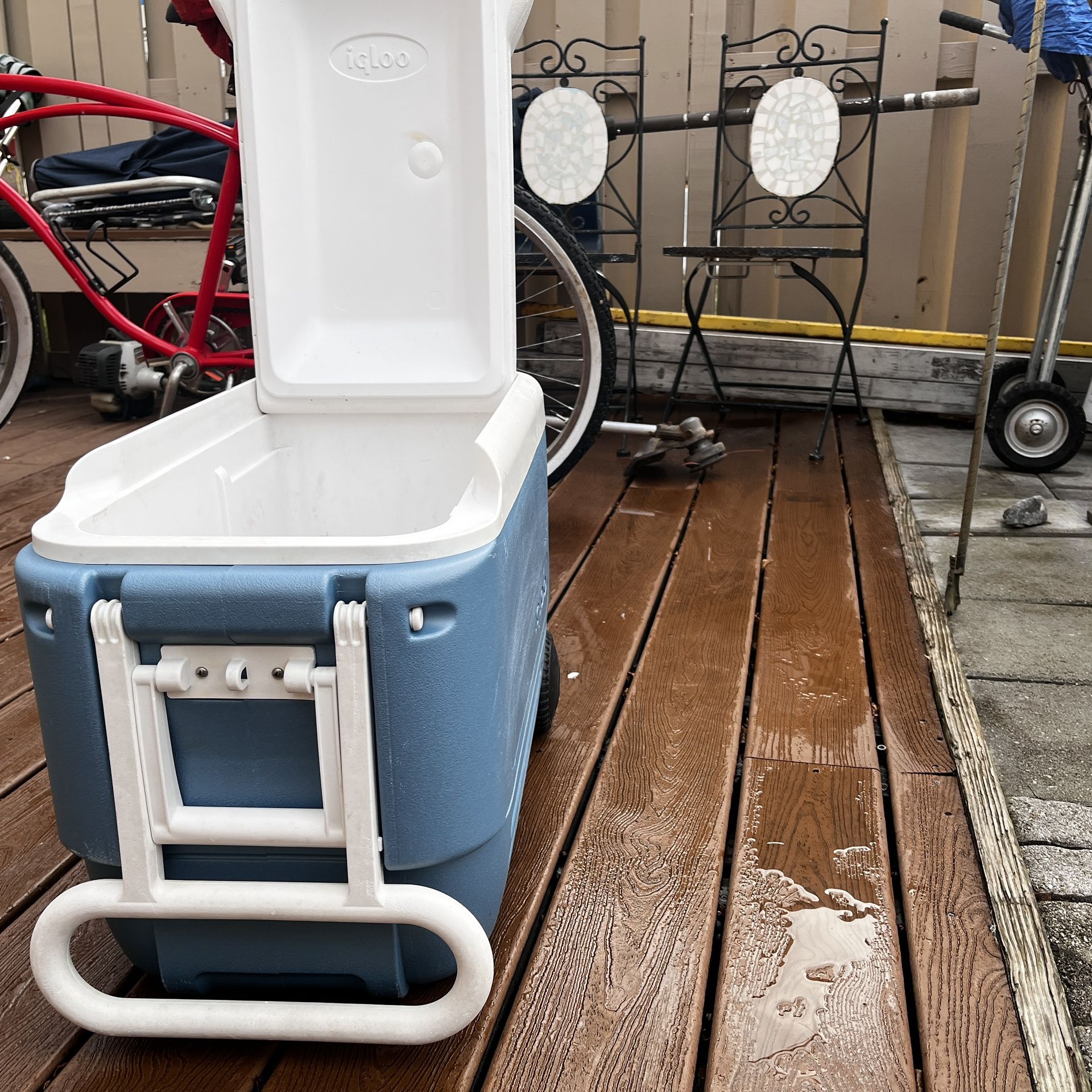Coolers for Sale – Igloo Wheeled & Coleman Xtreme, Perfect for Outdoors!