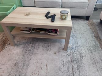 Modern white vanity with bright Hollywood‑style lights, multiple drawers, and built‑in shelves. Very clean and works perfectly. Pickup in Dallas.