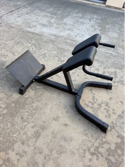 Titan Fitness - Back Hyper Extension Machine w/ Foot Plate v2