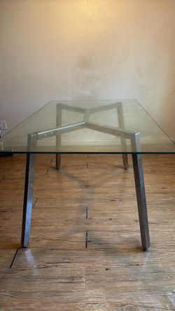 Glass table $75 PUO Fresno, Ca.