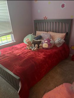 Greg Queen Sleigh bed w/twin trundle includes mattresses
