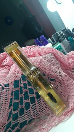 Eyebrow brush with spoolie