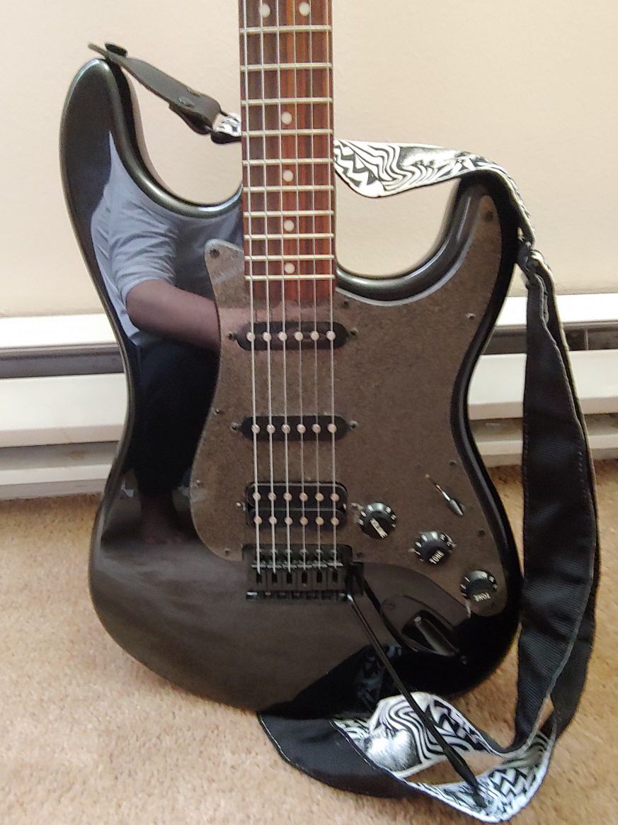 Squier Bullet Stratocaster HSS Hardtail Limited edition w/ black hardware+black metallic finish