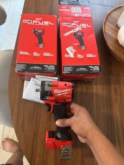 New M18 fuel. Compact impact wrench 3/8” 150$ no less Nueva 150$ firme 3/8