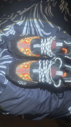 Versace chain reaction