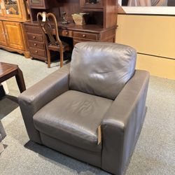 JC Penney Grey Leather Oversize Living Room Chair - SKU: T4TBWB