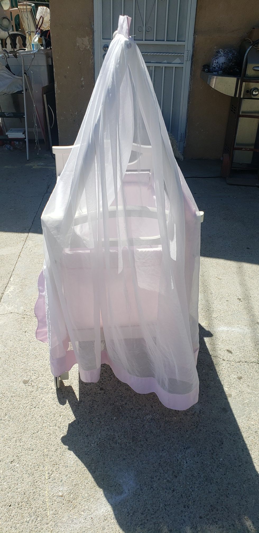 Beautiful lil babygirl crib Baby & Kids