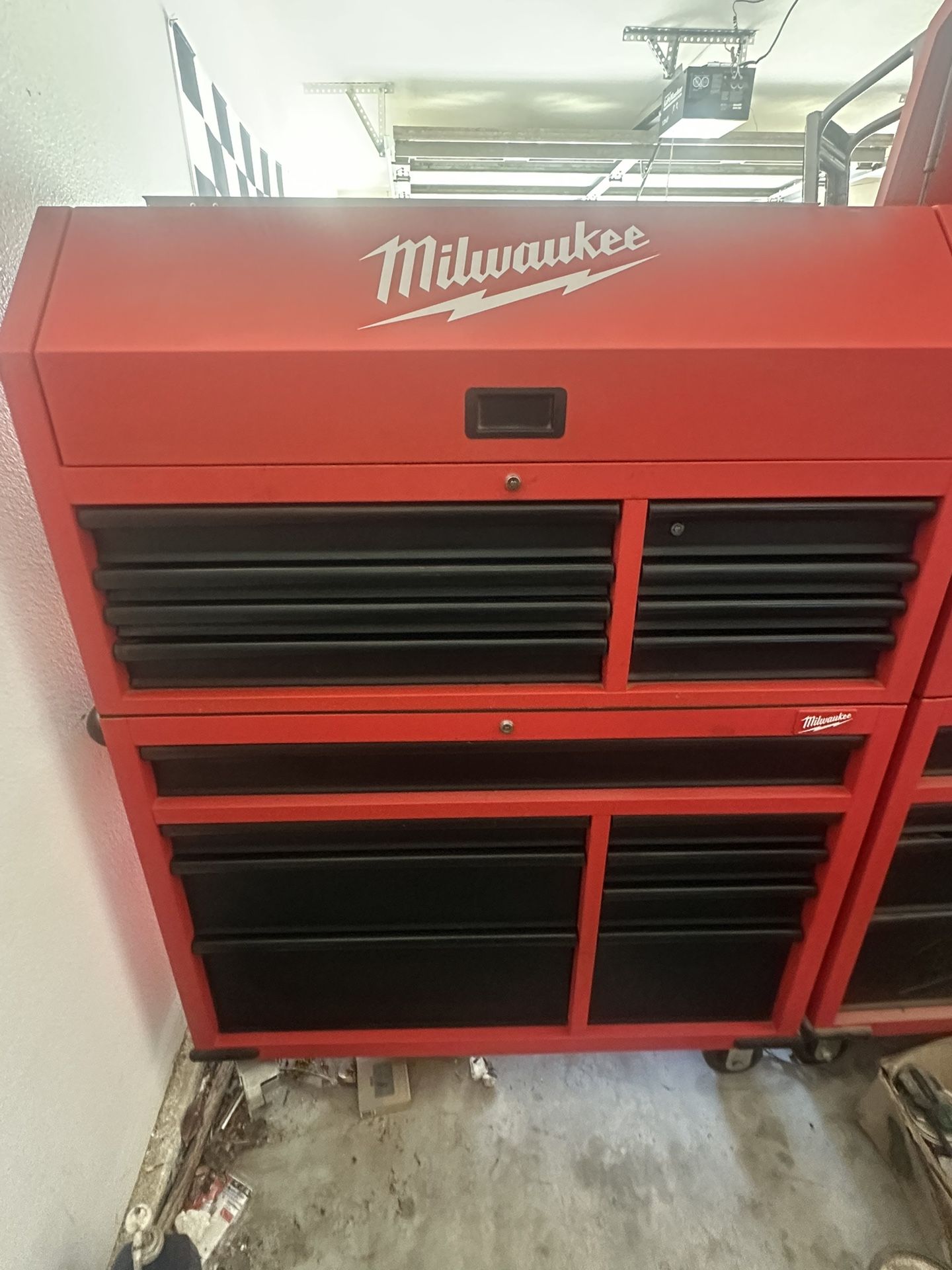 Milwaukee Tool Box - 46" 16 DRAWER STEEL STORAGE CABINET & CHEST COMBO
